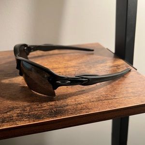 Oakley Flak 2.0 Matte Black with Black Smoke Polarized Lenses, hard case and acc